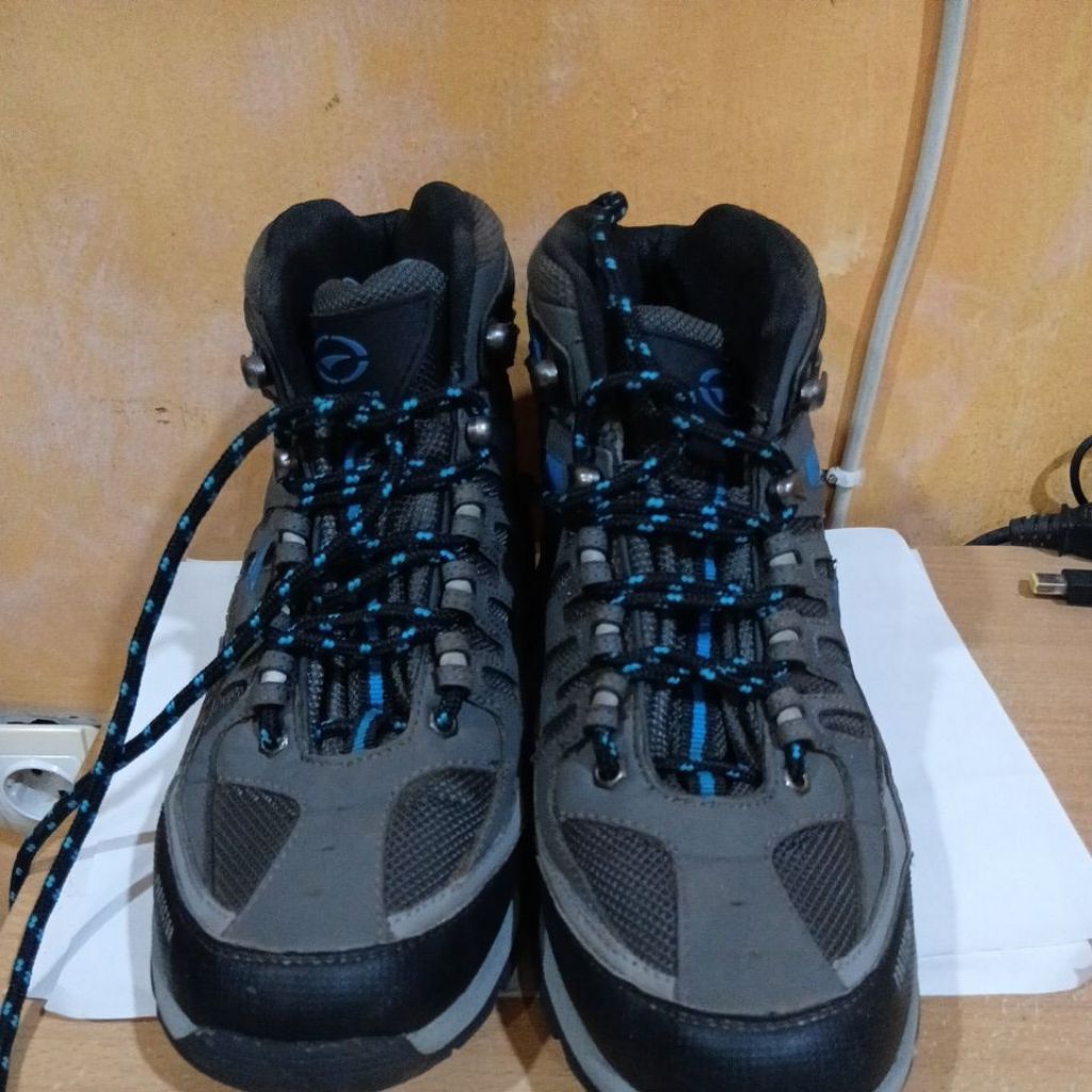 Sepatu Gunung Air Protec Size 40 (Bekas)
