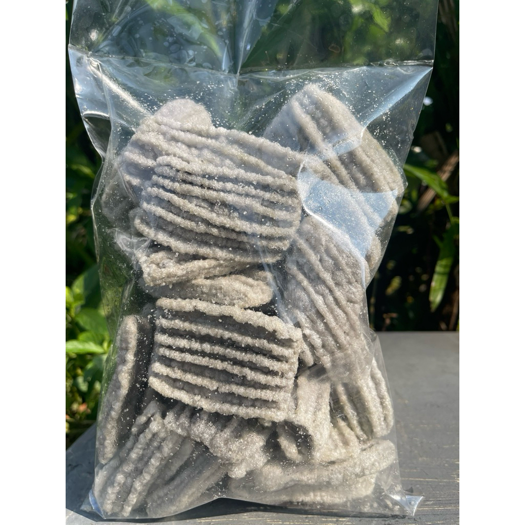 

Kerupuk jengkol ngembang original 150 gram daun jeruk by : GOBYOZZ dnack pedas