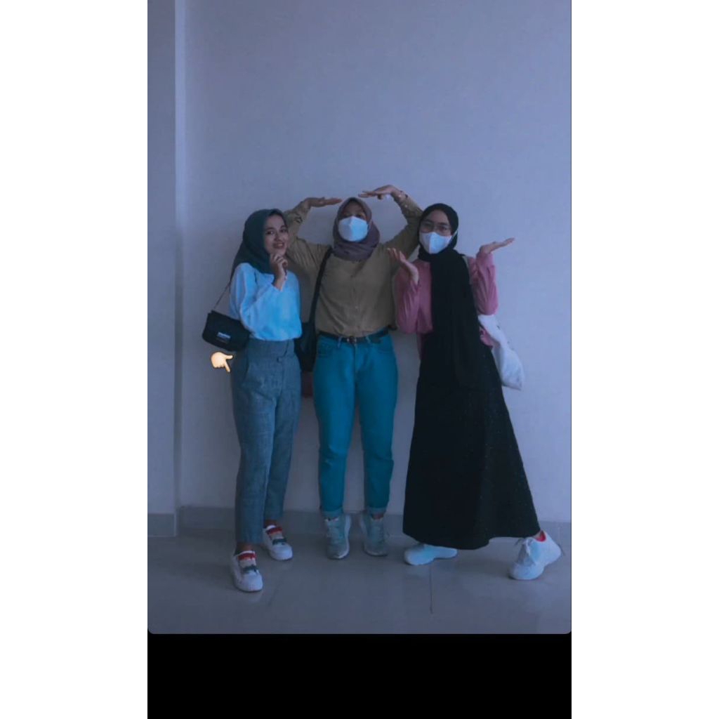 PRELOVED [Celana by Ninety degrees (by Logo))