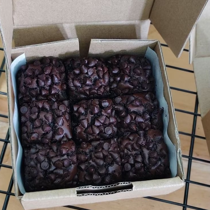 

FUDGY BROWNIES TRIPLE CHOCO MINI TOPPING CHOCOLATE (ISI 9)