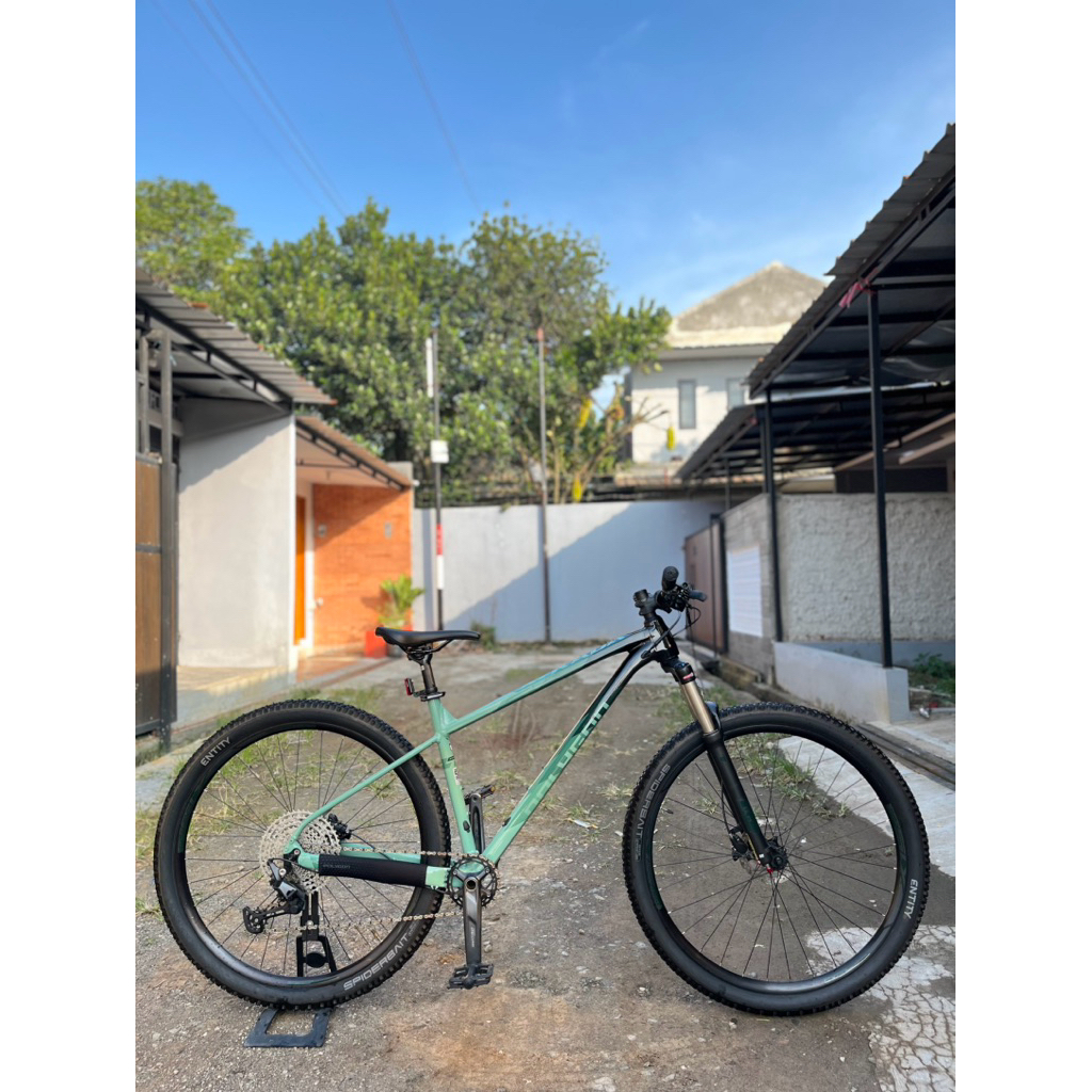 Polygon Xtrada 6 L 29 Like New