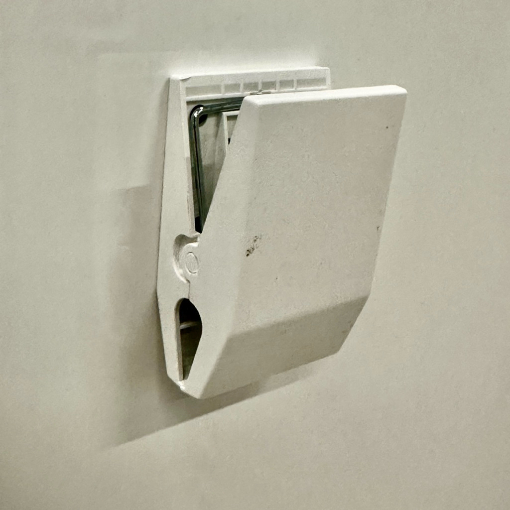 

Klip Dengan Magnet Putih 2pcs Totebo