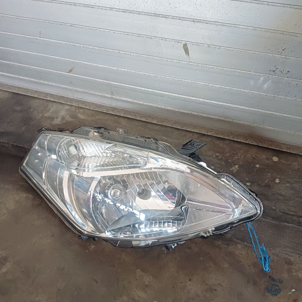 headlamp lampu depan Suzuki Ertiga thn 2017original
