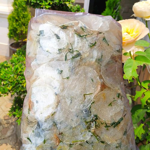 

Keripik kaca original daun jeruk kripca asin gurih mantap 500g