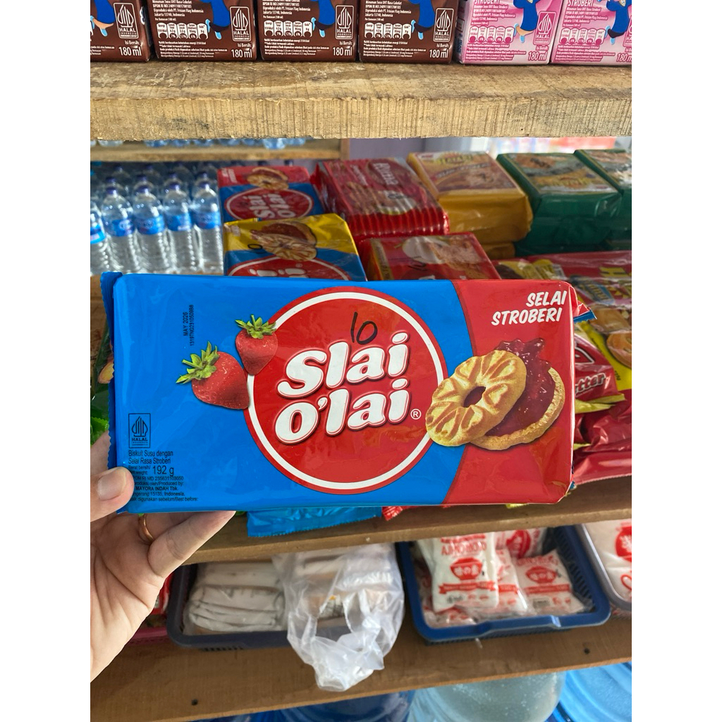 

Biskuit Slai o’lai Roti Slai o’lai Selai Strowberry