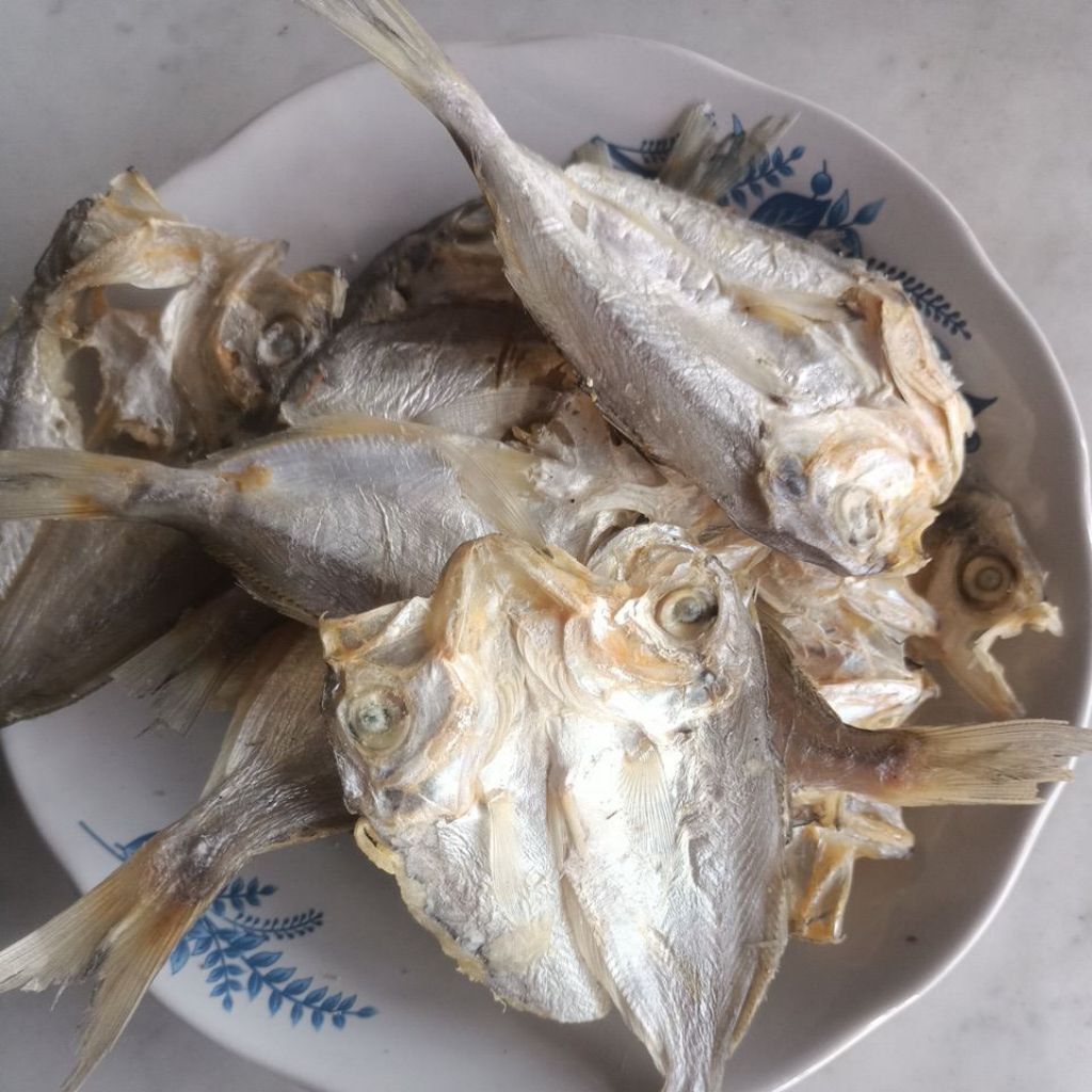 

Ikan Kering Kapeh Kapeh - Oleh oleh khas Minang