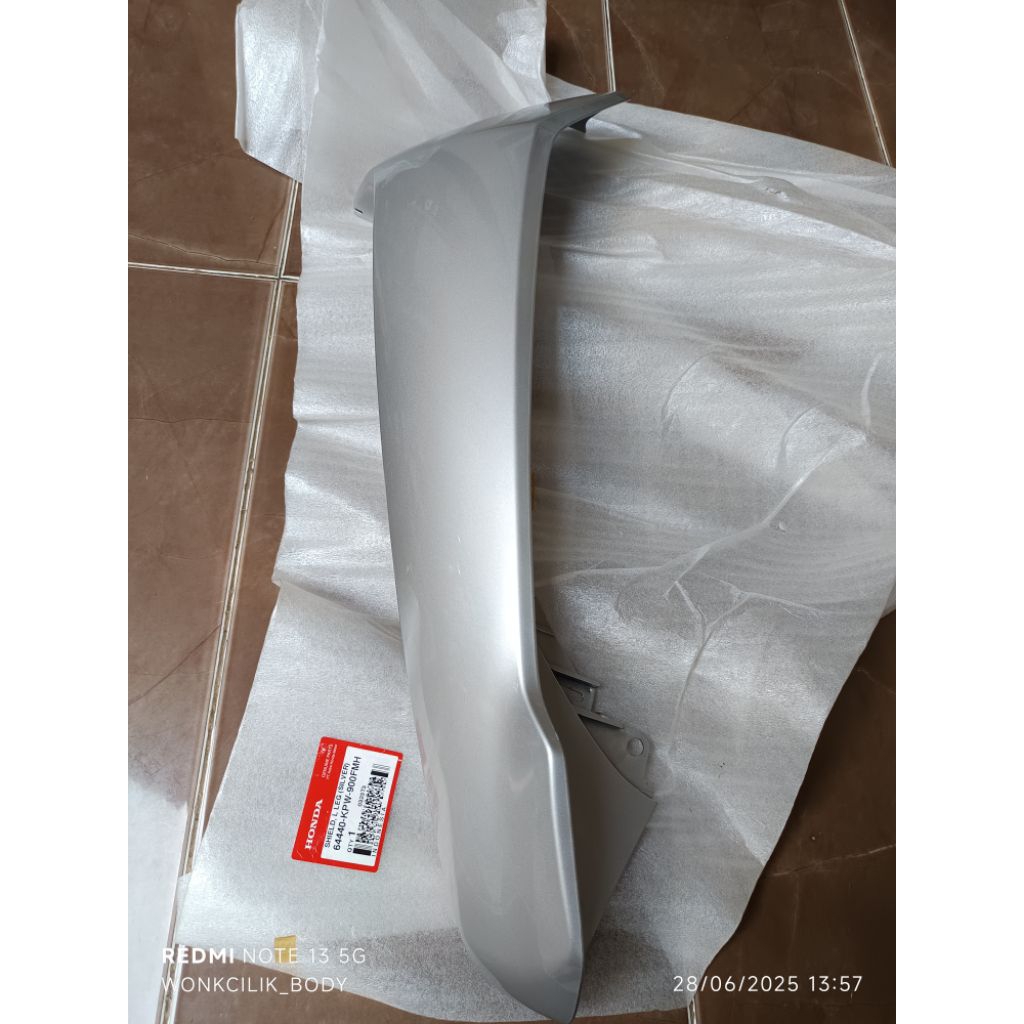64440-KPW-900 FMH sayap luar kiri honda kirana 125 silver original AHM