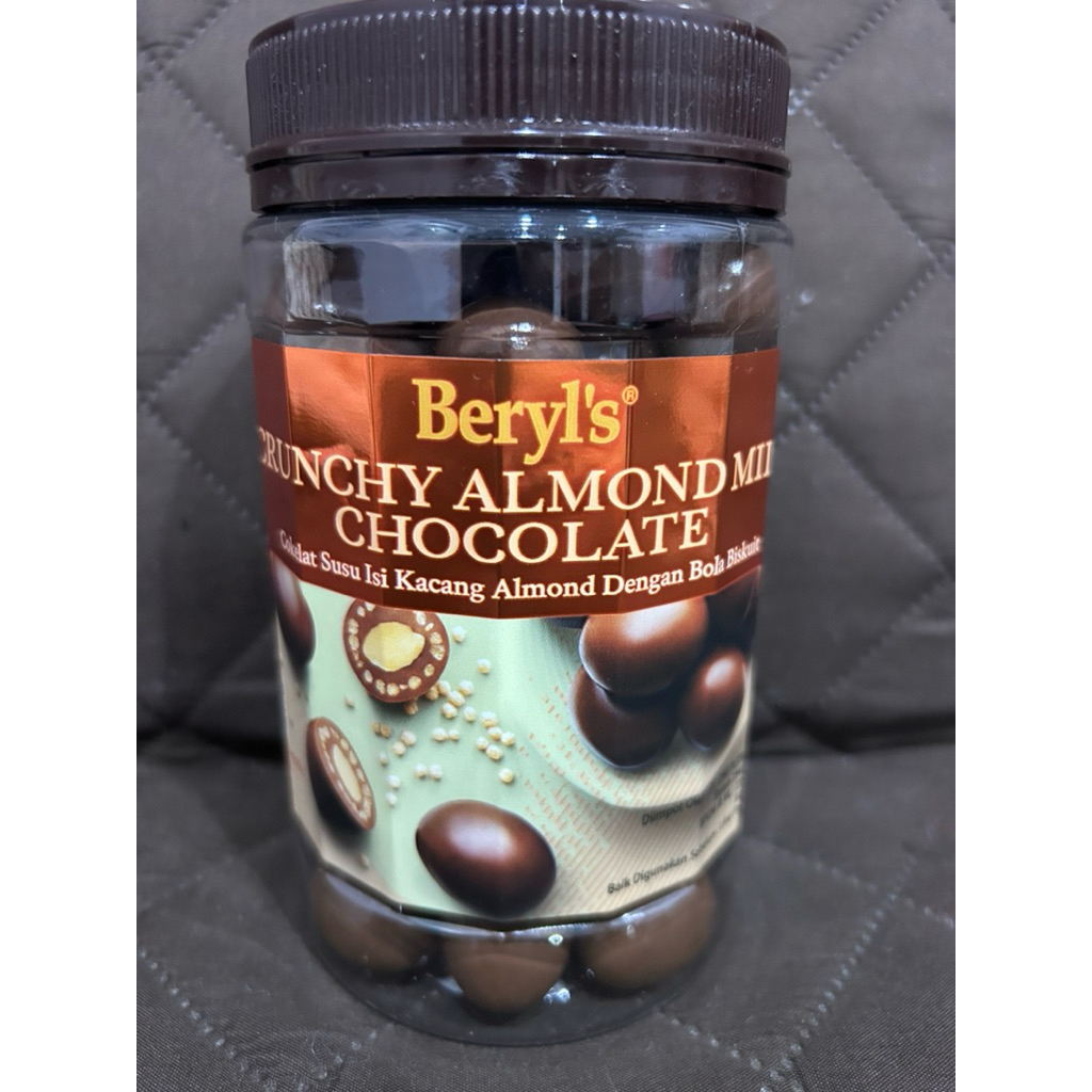 

beryl’s crunchy almond milk chocolate