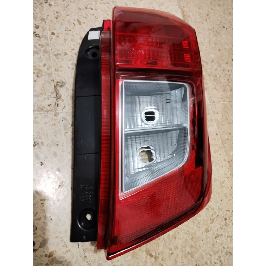 Lampu belakang calya sigra original