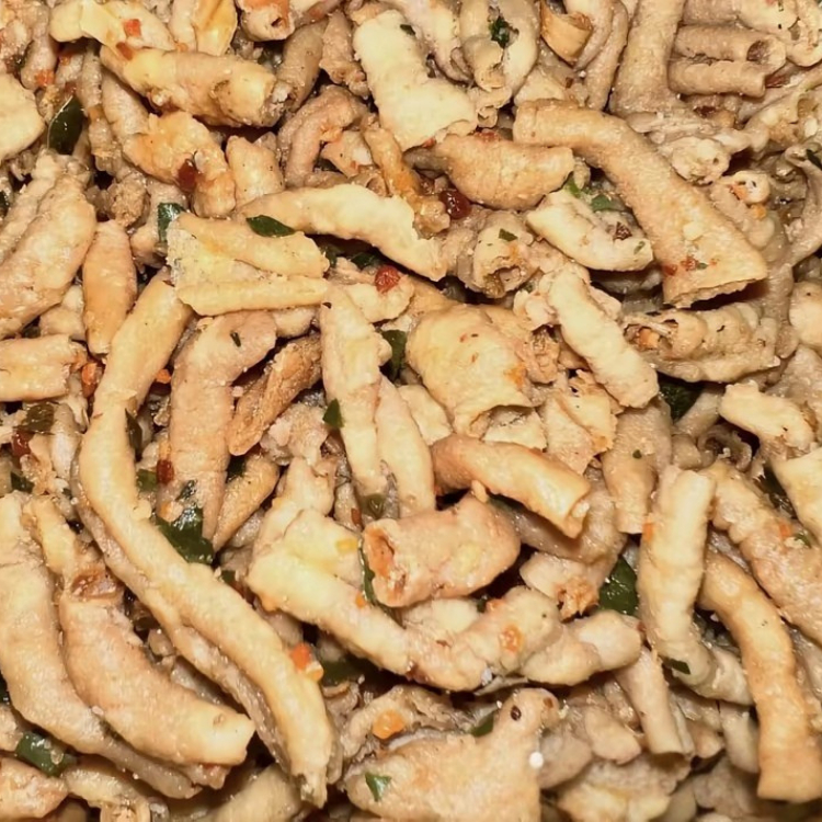 

cemilan usus renyah 250 gr di jamin fresh
