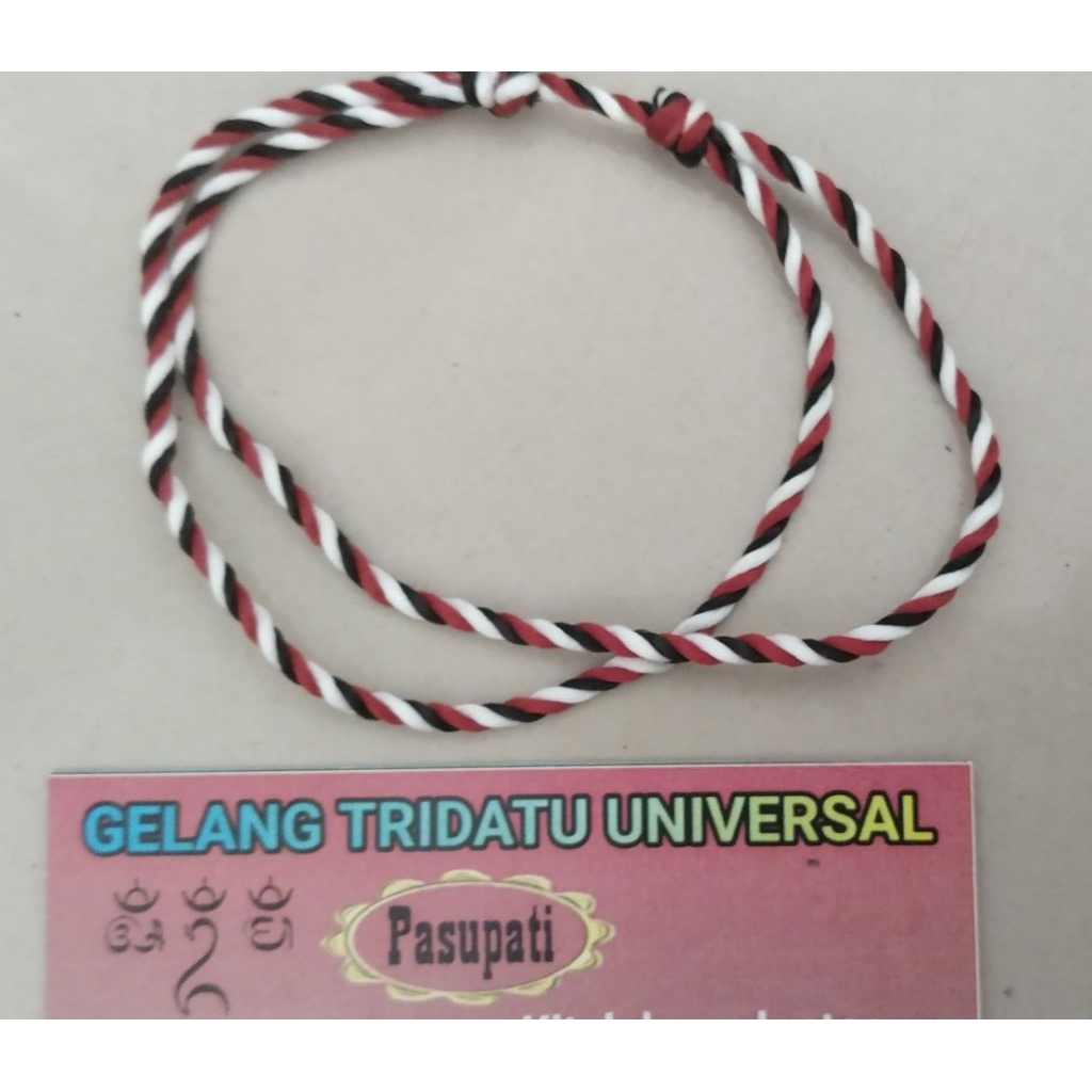 Gelang benang tridatu pasupati