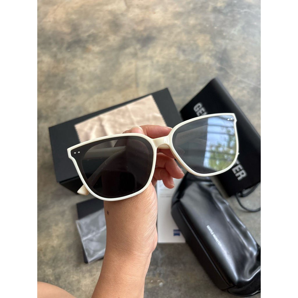 Kacamata GM broken white