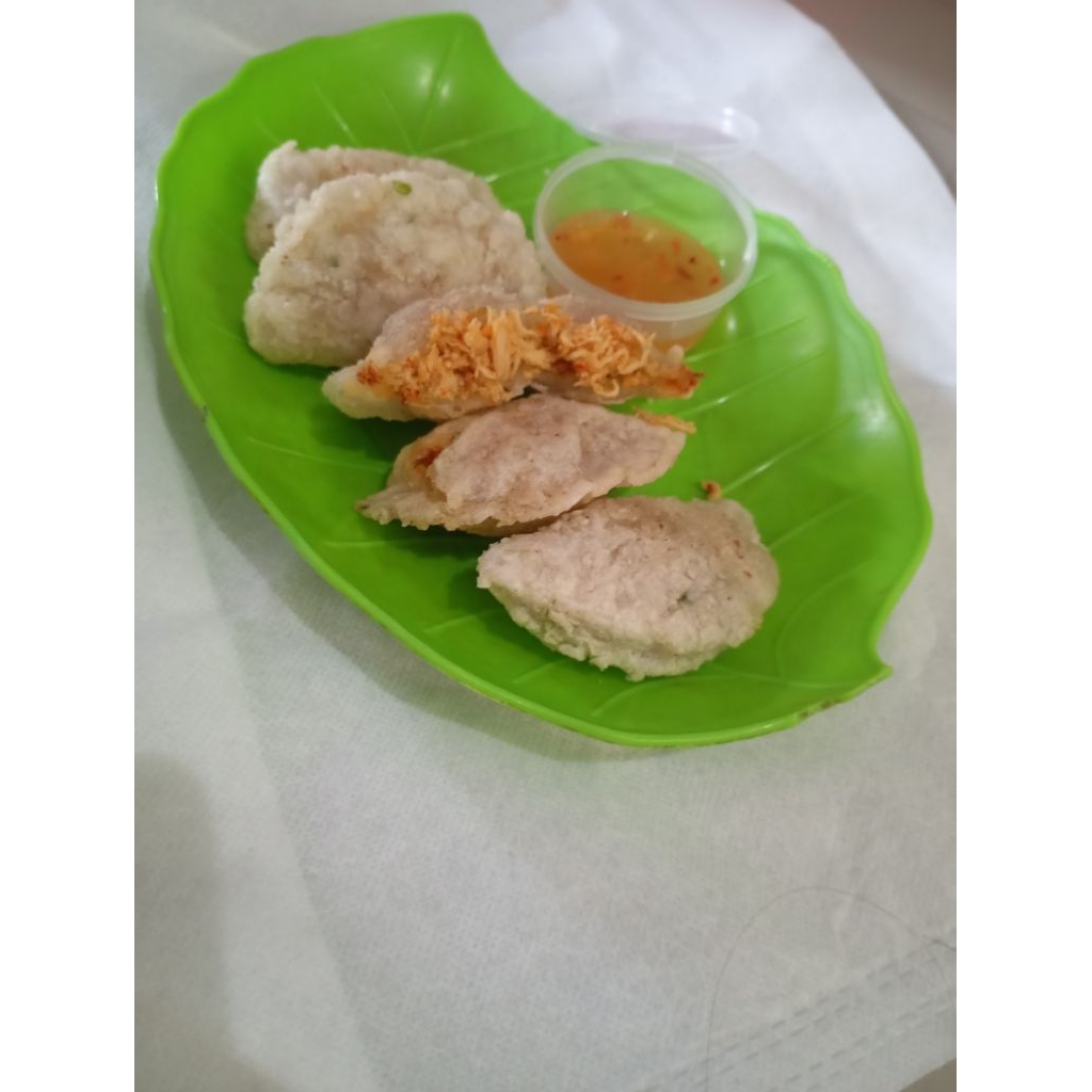 

cireng isi ayam suwir pedas isi 5 pcs