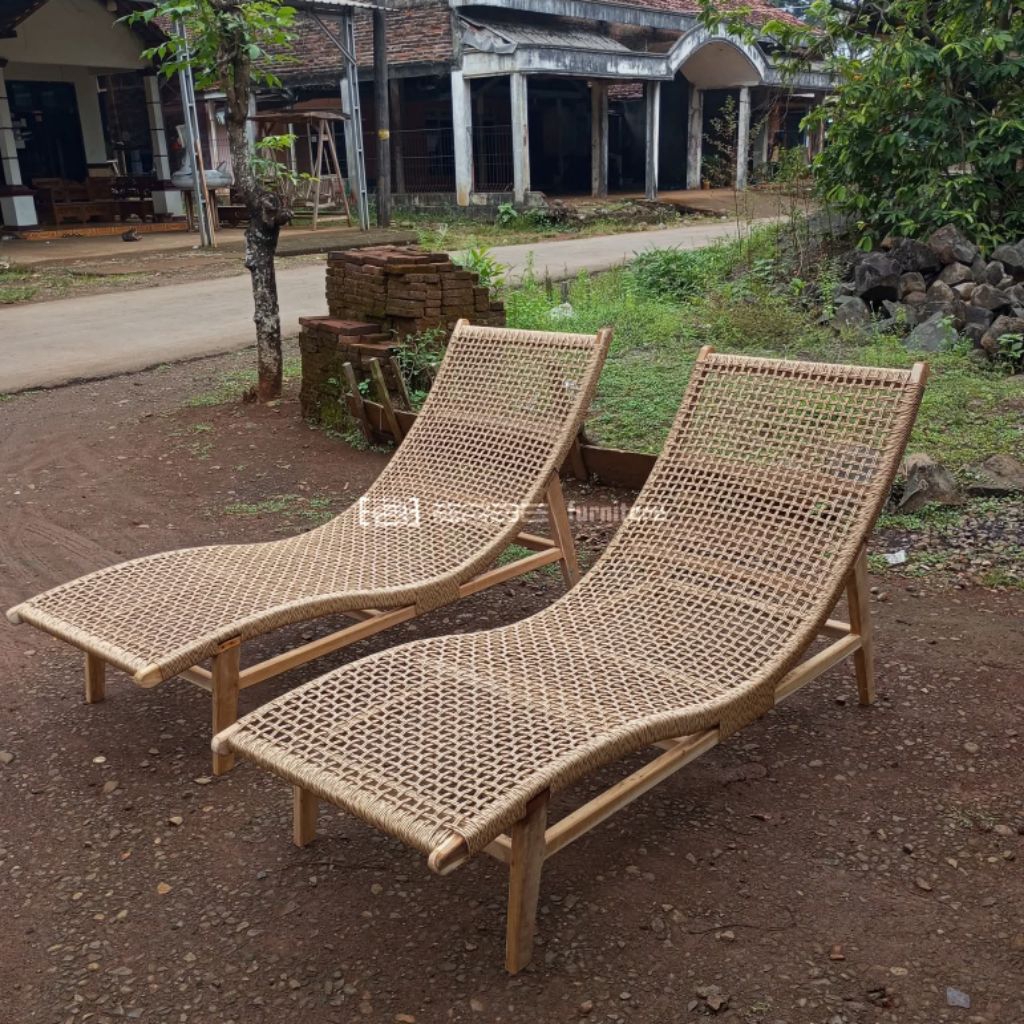 kursi lounger kursi malas kursi santai kayu jati anyaman rotan sintetis