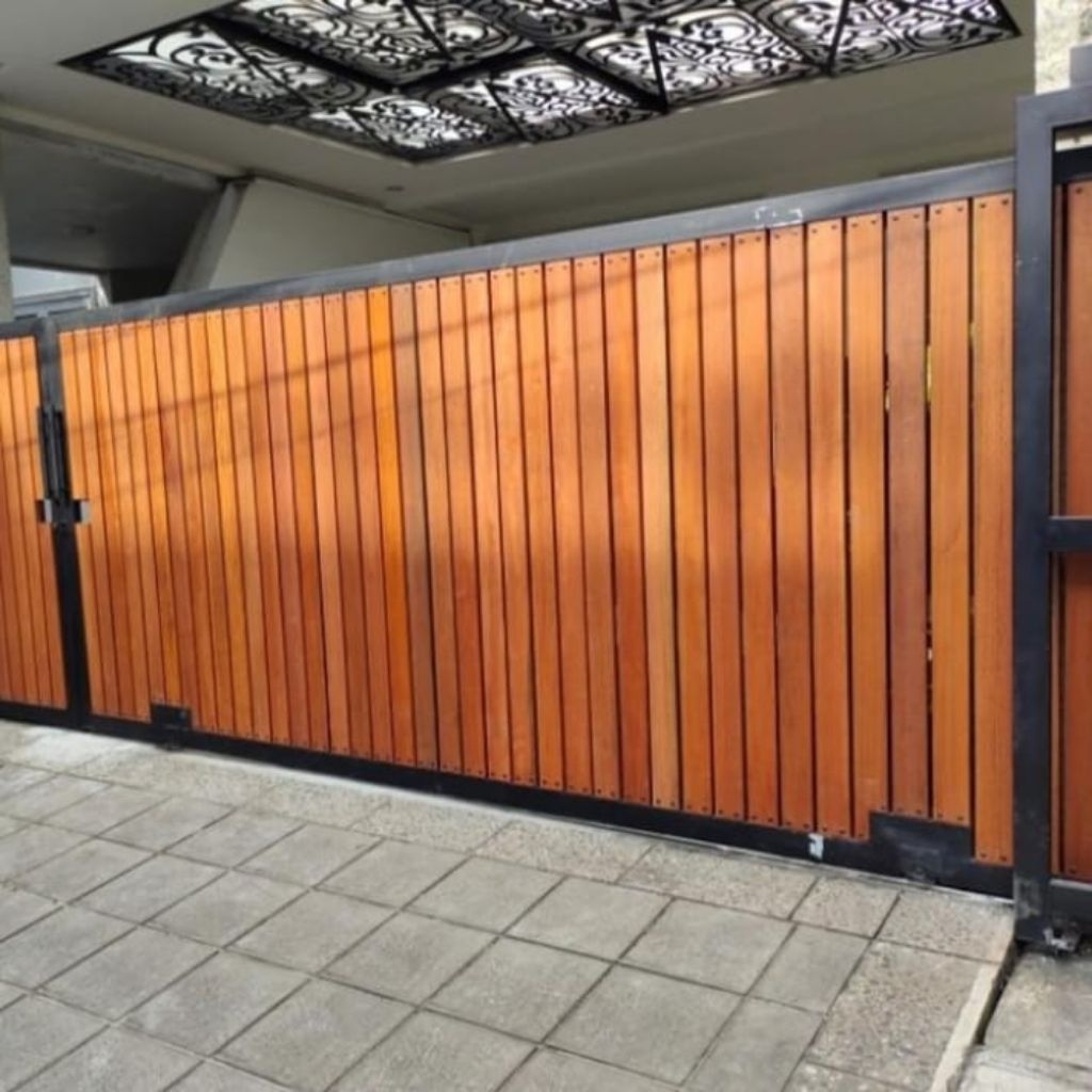 pagar besi galvanis dengan papan grc