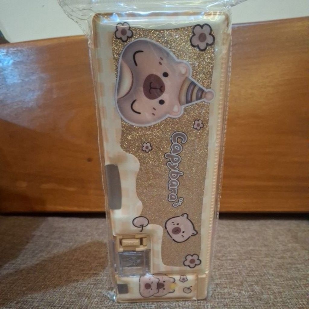 

Tempat Pinsil Capibara