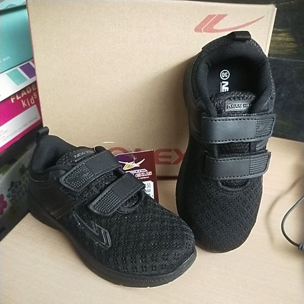 SEPATU SEKOLAH NEW ERA