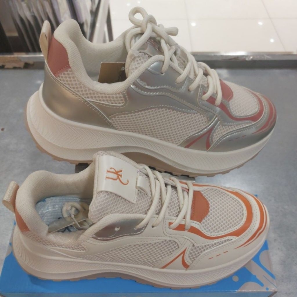 SEPATU SNEAKERS YONGKI KOMALADI WANITA