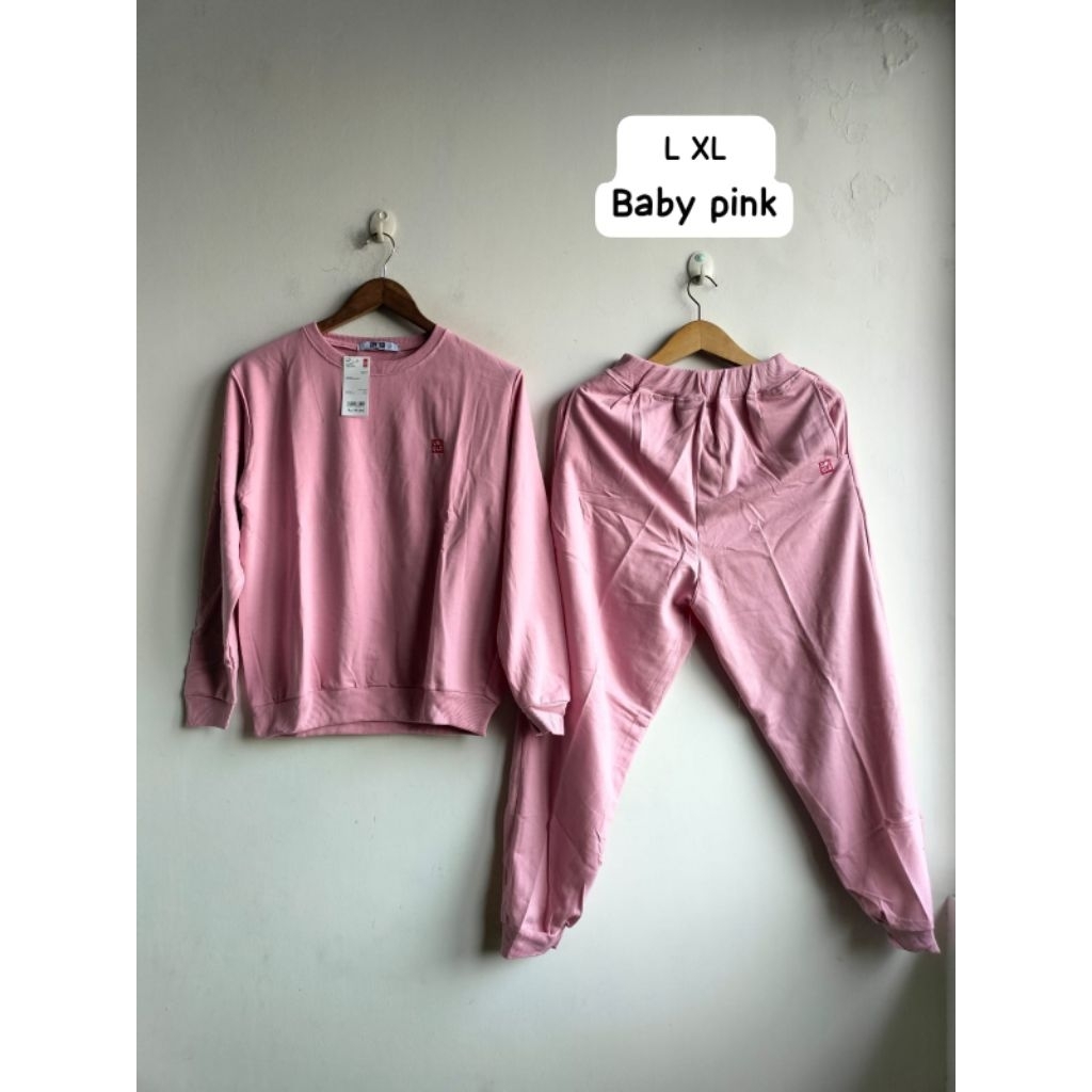 Baju Olahraga Setelan Sweater dan Trening Uniqlo