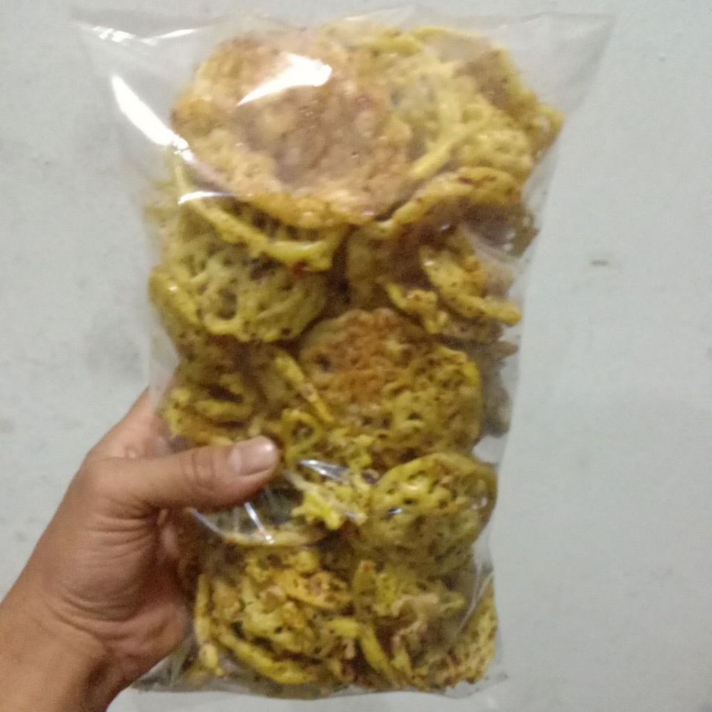 

kerupuk mie pedas daun jeruk/bumbu melimpah. 500gr
