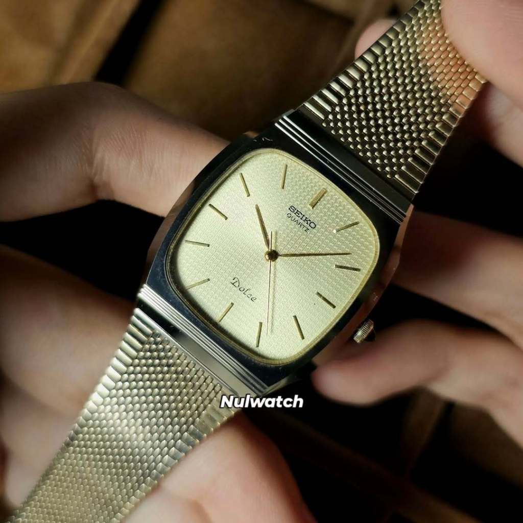 Vintage Seiko Dolce NSAG Tonneau Case in Super Mint Condition