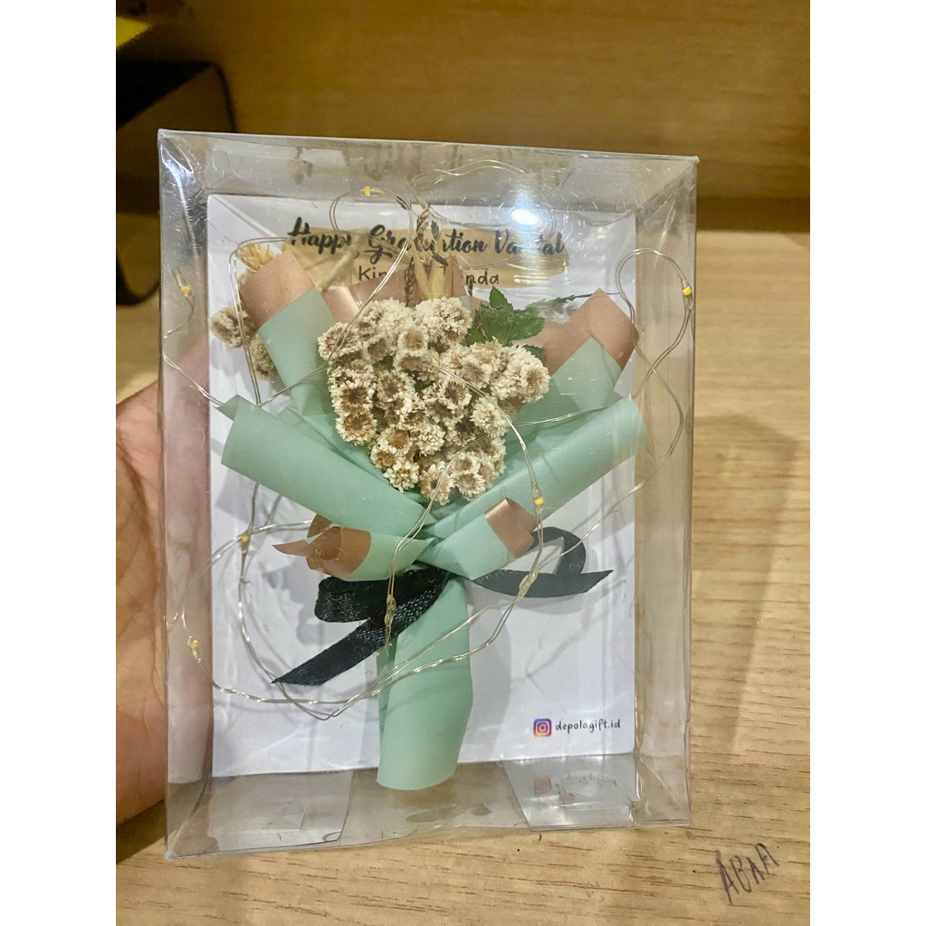 

Mini dried flower card box - Happy Graduation