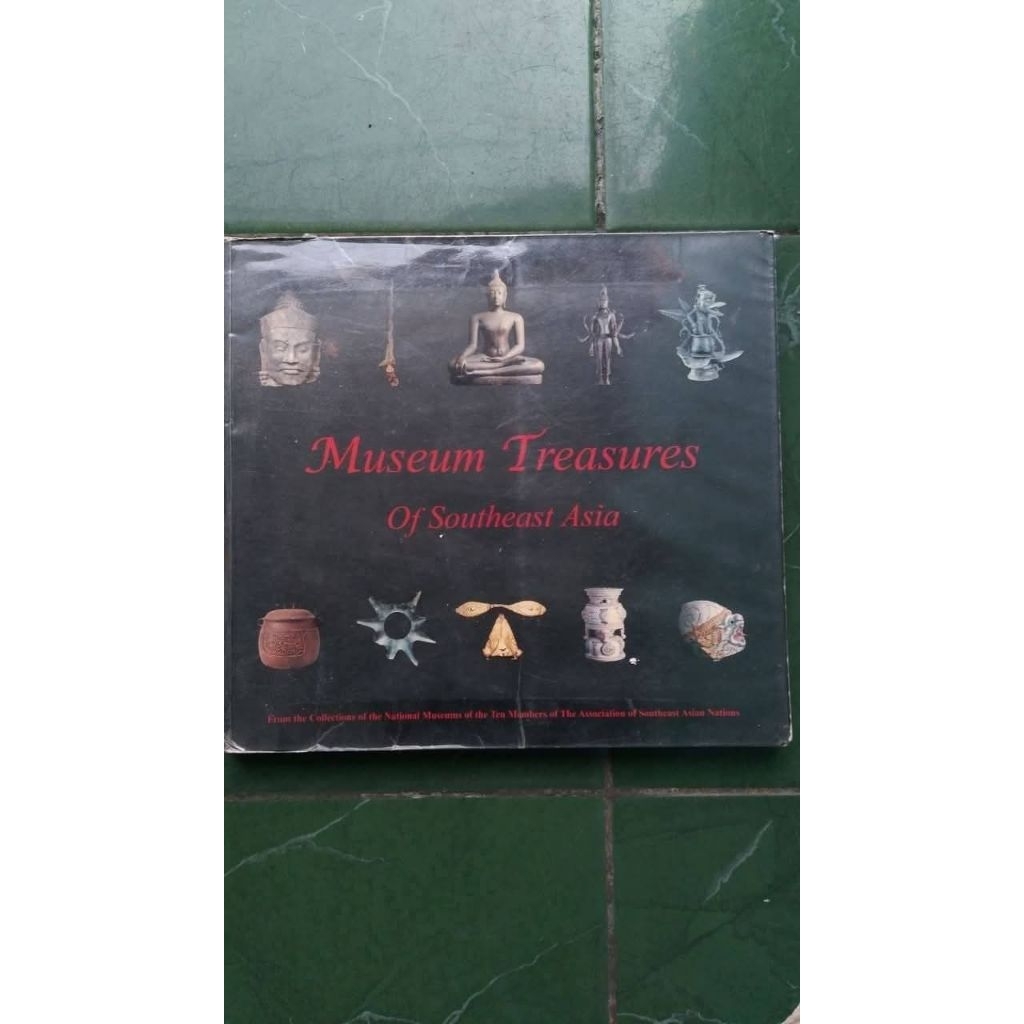 Buku museum treasures of southeast asia
