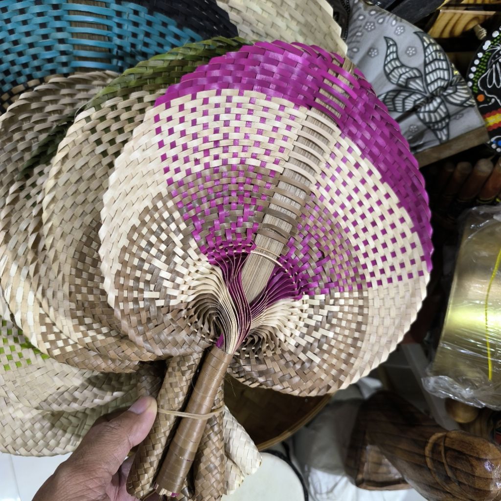 kipas anyaman pandan