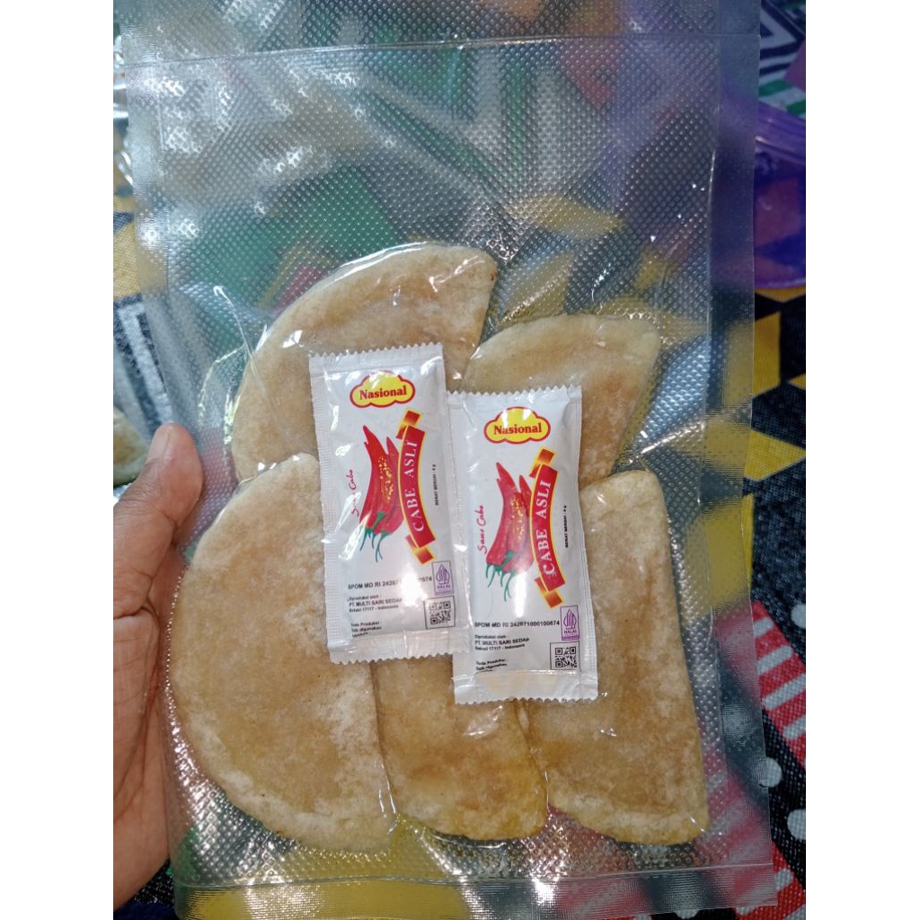 

cireng isi ayam suwir frozen (wajib paking bubble wrap atau kardus tambahan agar paket anda lebih aman)