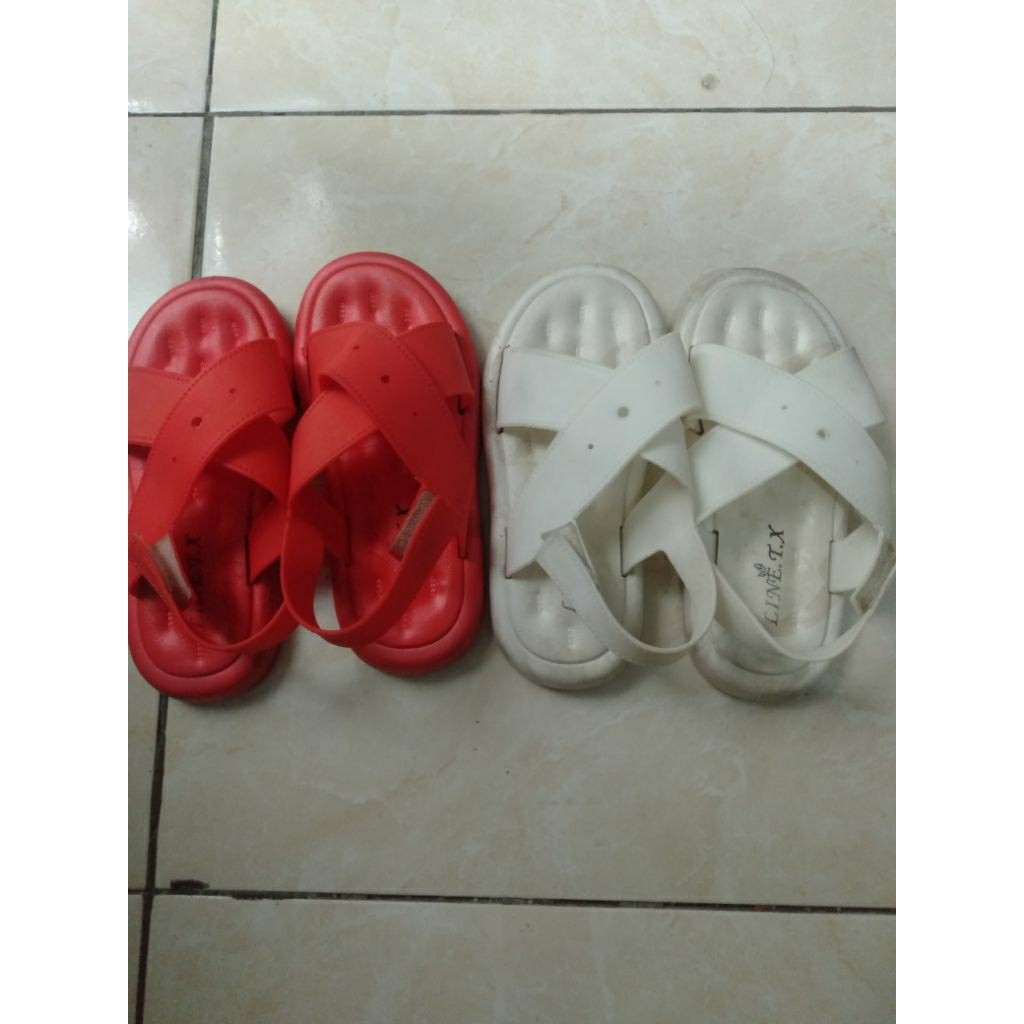 preloved take all 2 pasang sendal karet anak perempuan