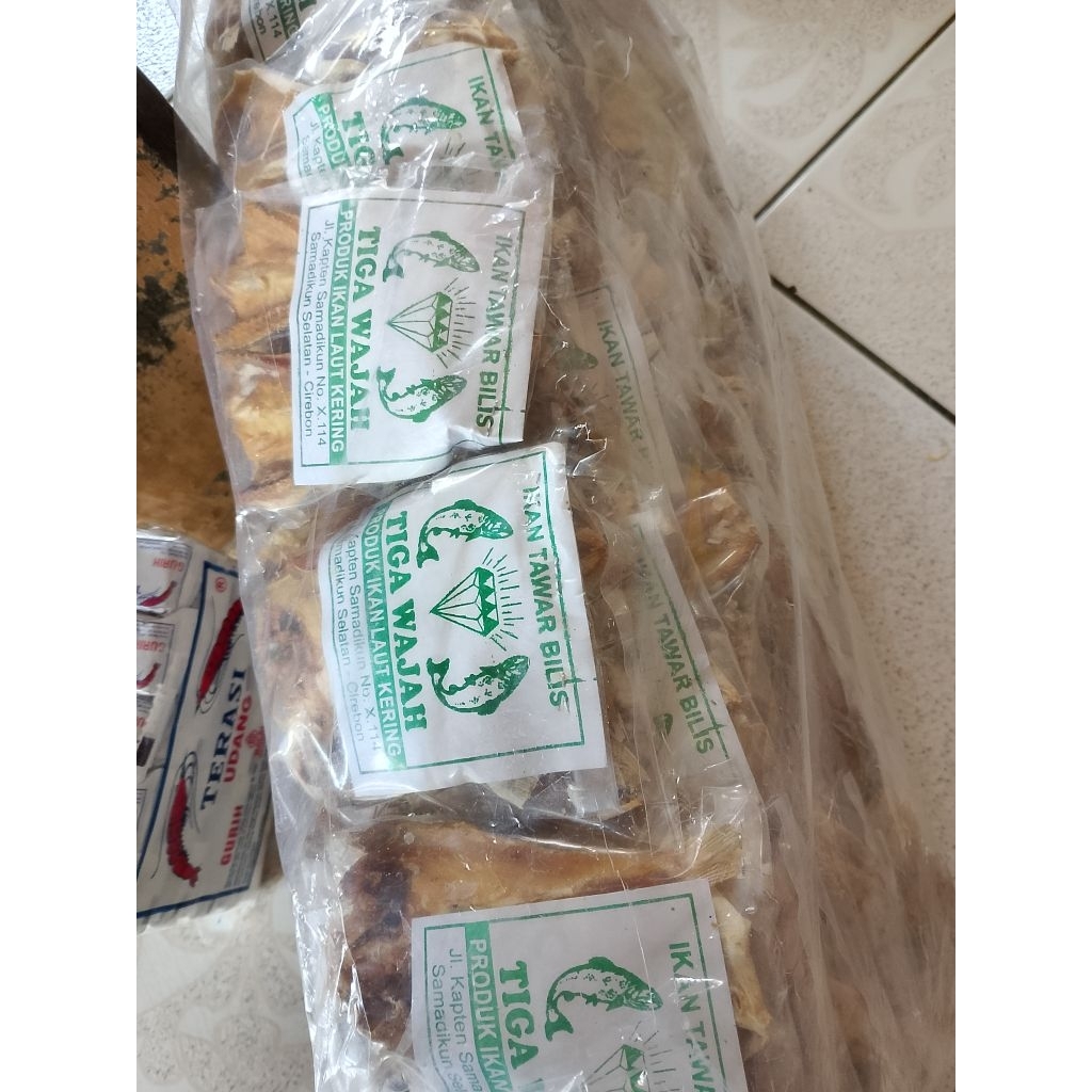 

Ikan Bilis (isi 3 bungkus)