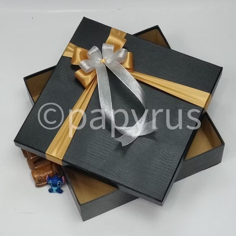 

PAPYRUS 35x35 Tinggi 10cm Kotak Kado Gift Box Hadiah V1