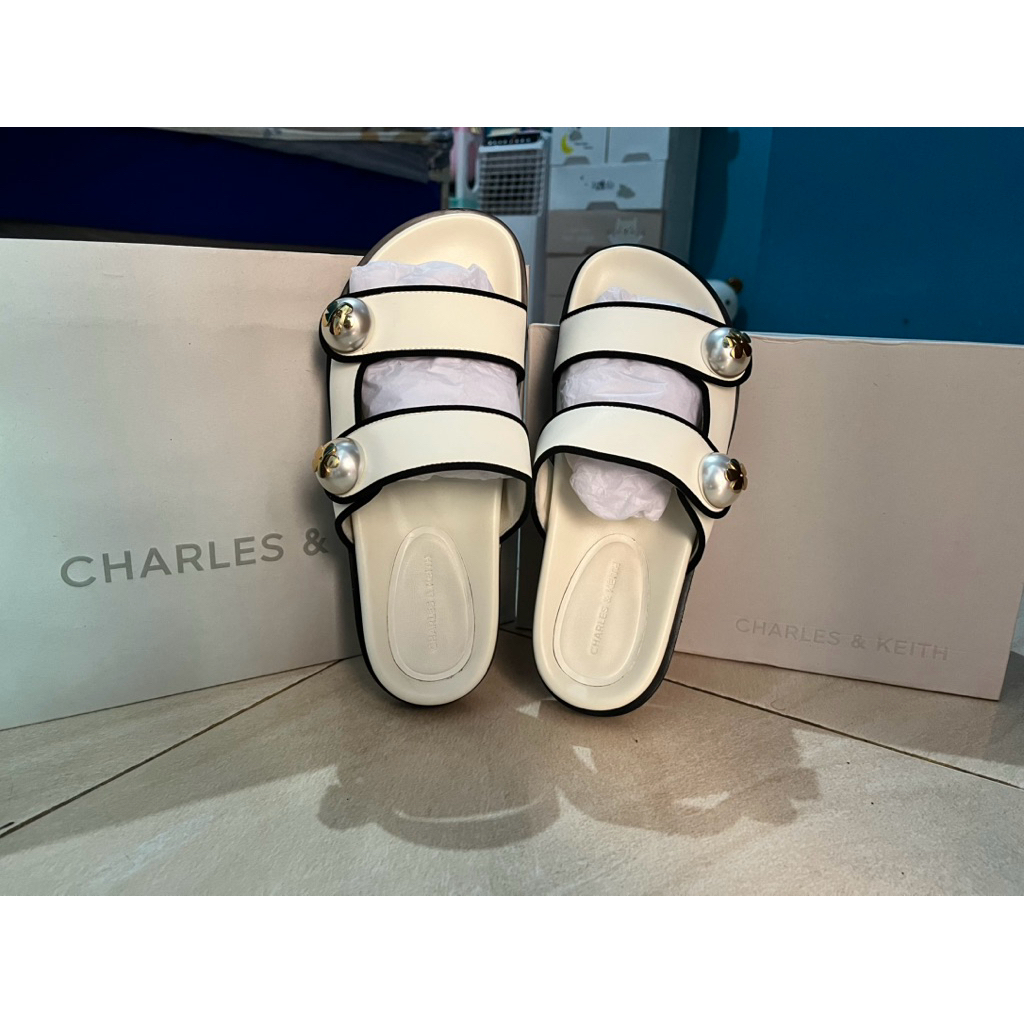 Sandal wanita charles & keith prelov