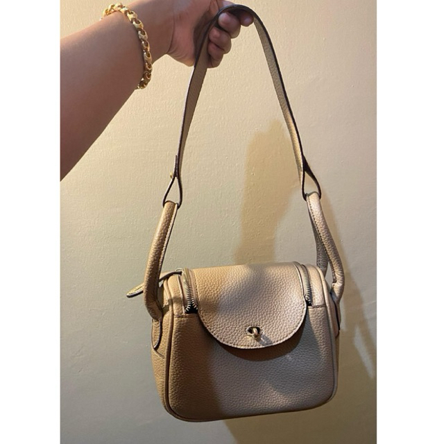 Preloved | tas lindy lindoy warna cream
