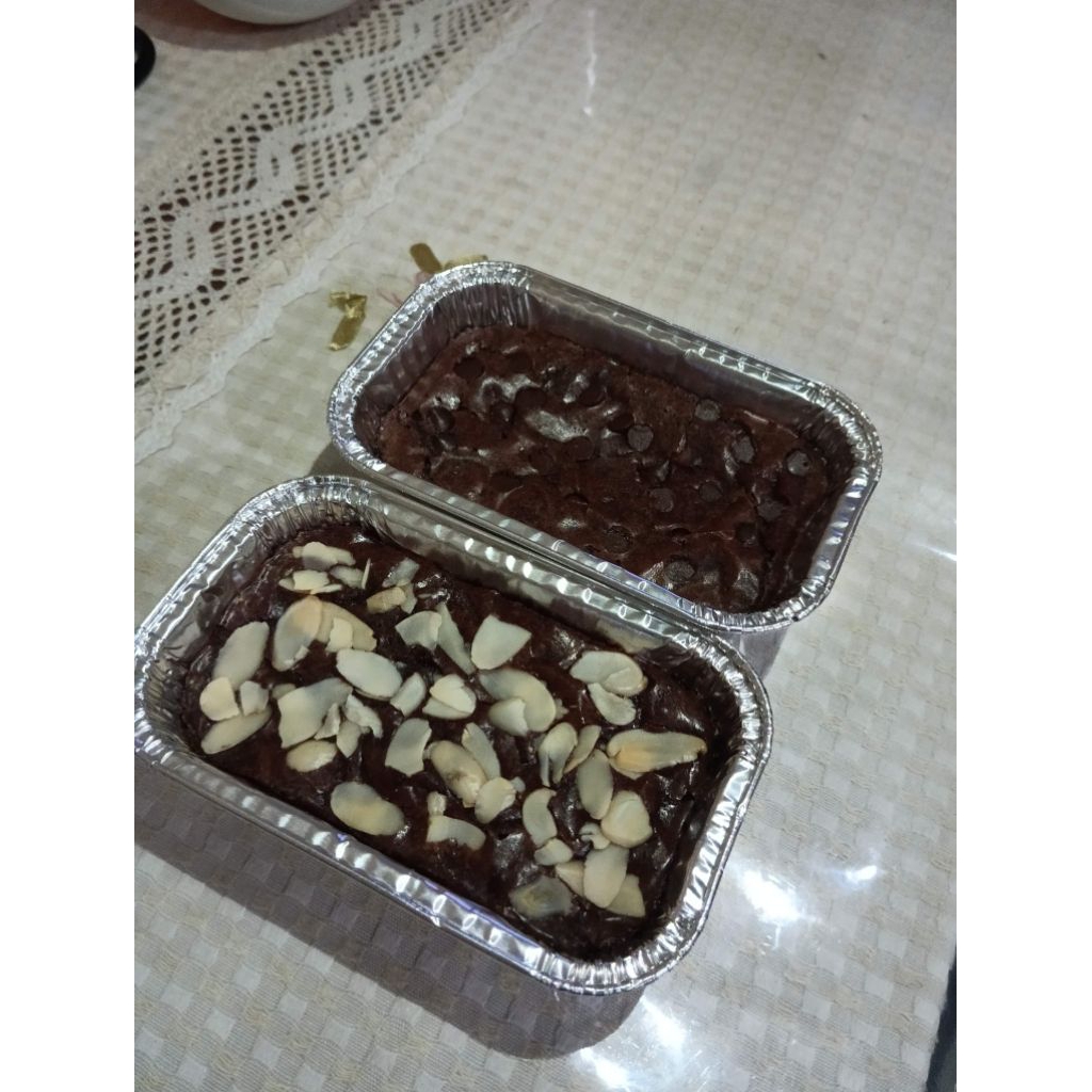 

Fudgy Brownies Almond dan Chococips size small