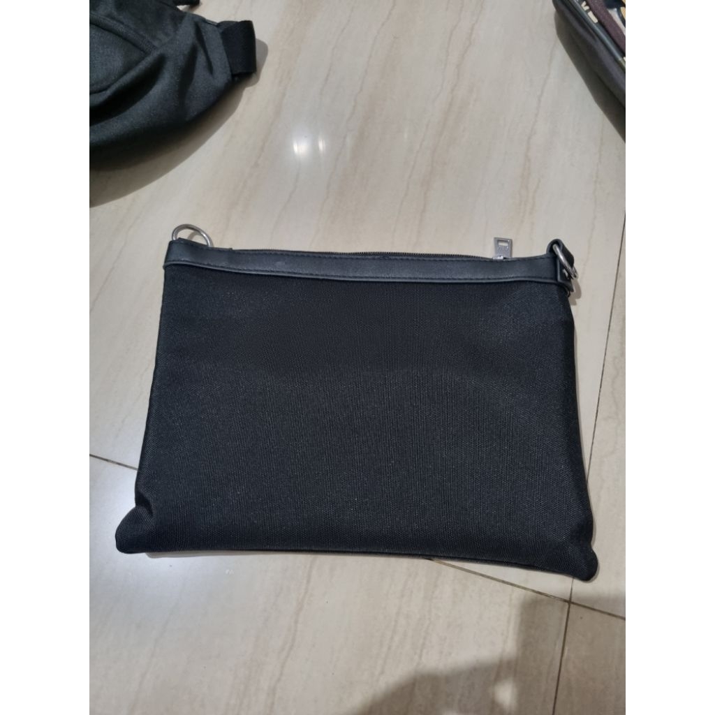 tas selempang wanita hitam polos