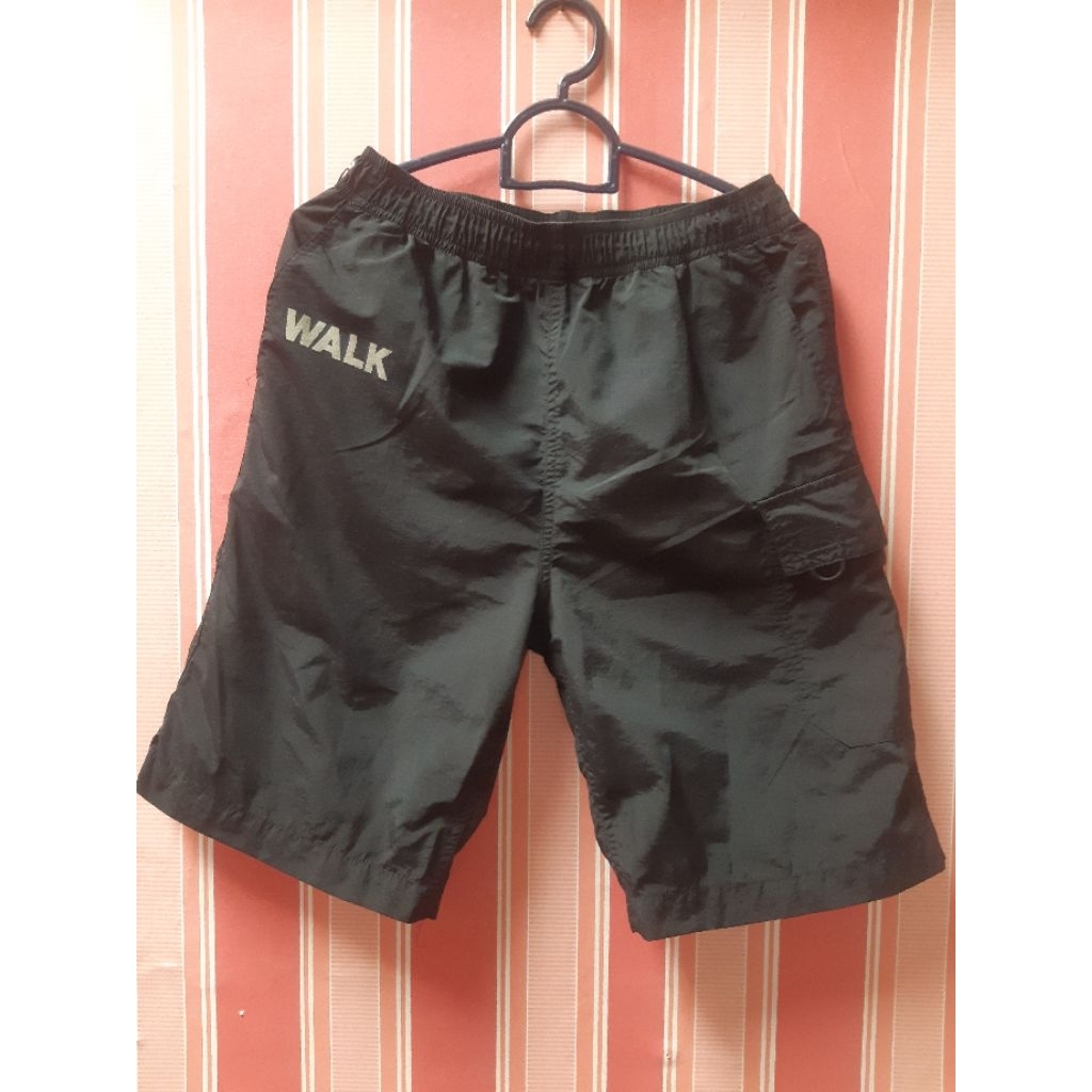 Celana Pendek Bahan Outdor Warna Hitam Pekat Bekas Second Preloved