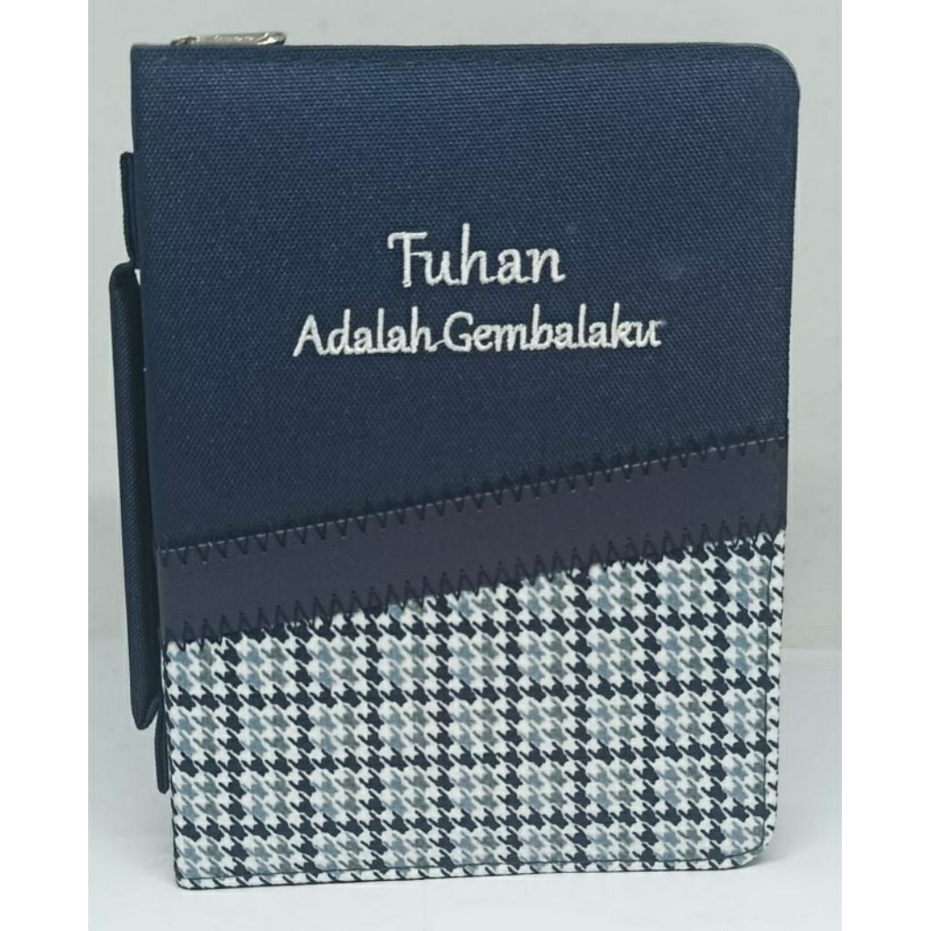 

SAMPUL ALKITAB UNTUK BESAR KIDUNG JEMAAT TUHAN ADALAH GEMBALAKU