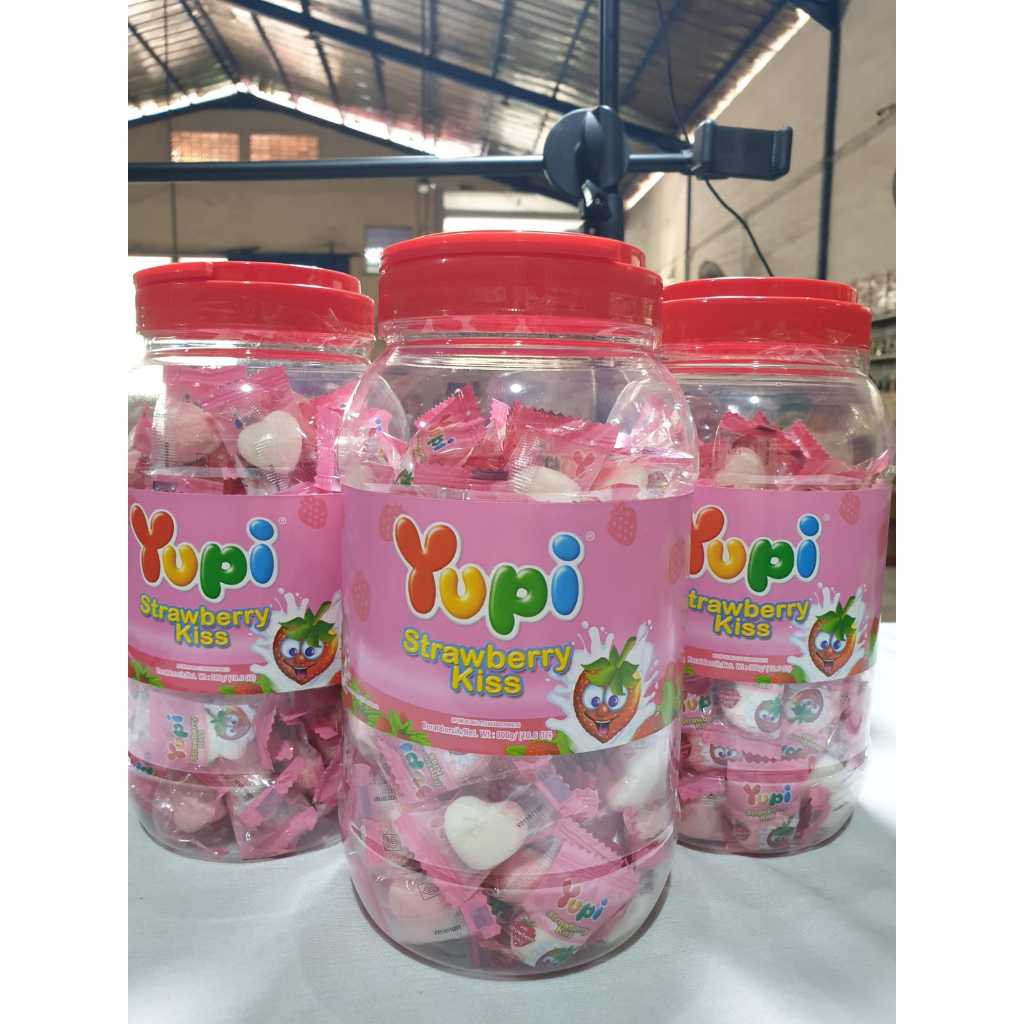 

Permen Yupi/ Yupi Gummy/ Yupi Strawberry Kiss toples 300gram