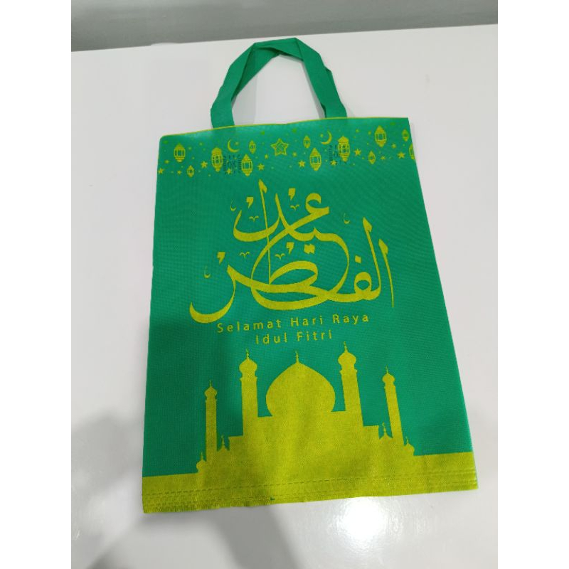 

Kiky Goodie Bag Tas Spunbond Idul Fitri 30x40x9,5cm (3pcs)