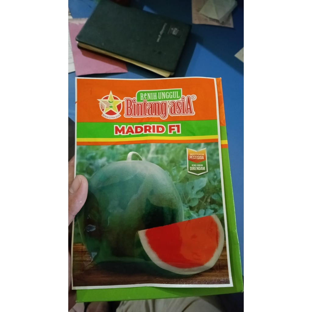 

Semangka Madrid (bulat non biji kulit hitam)