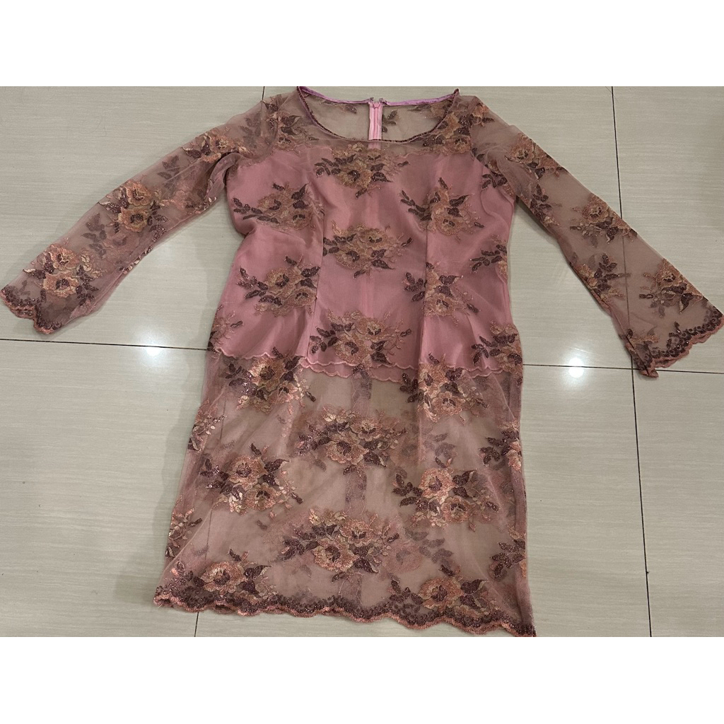 Baju atasan kebaya brokat