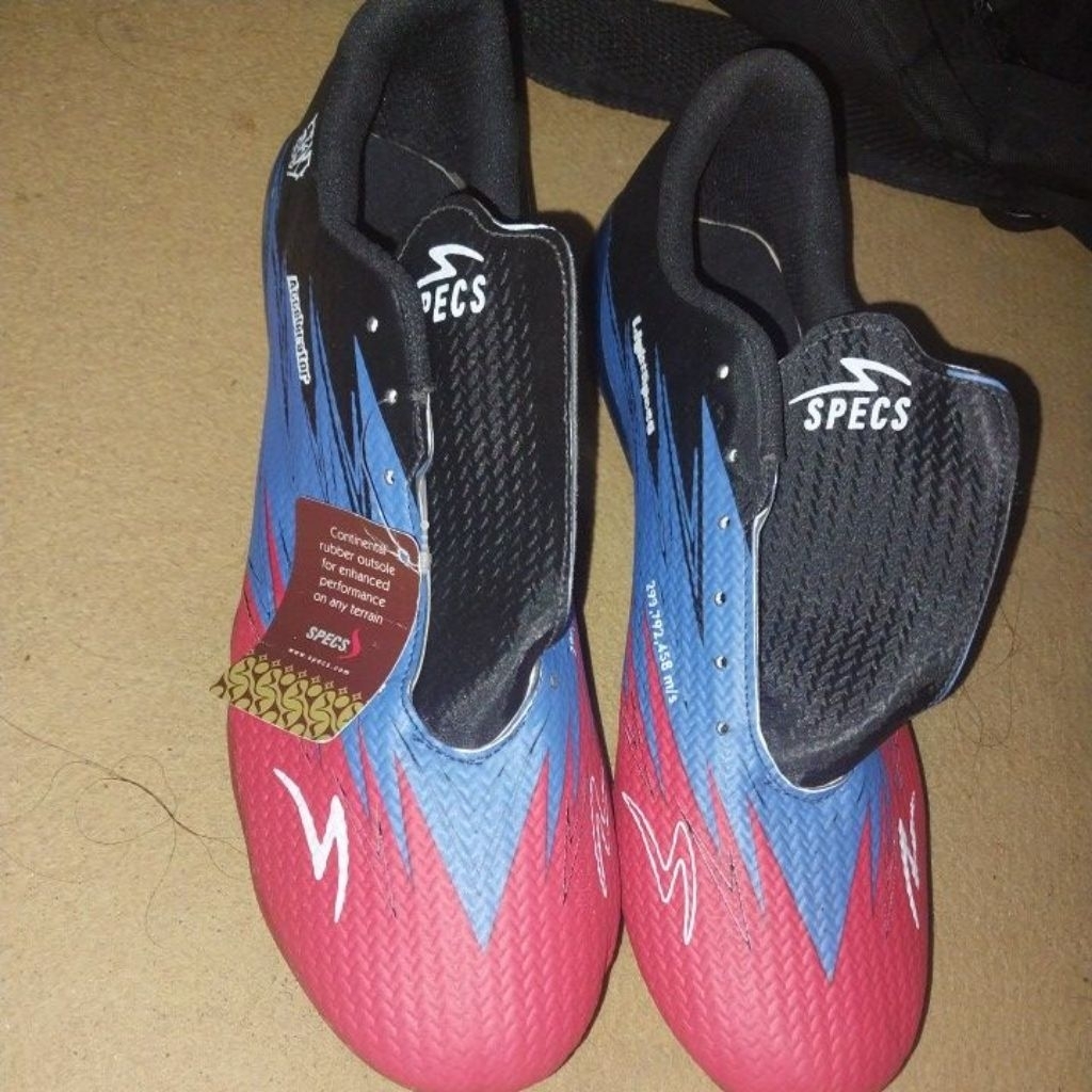 Sepatu bola SPECS LS Ukuran 43 BARU