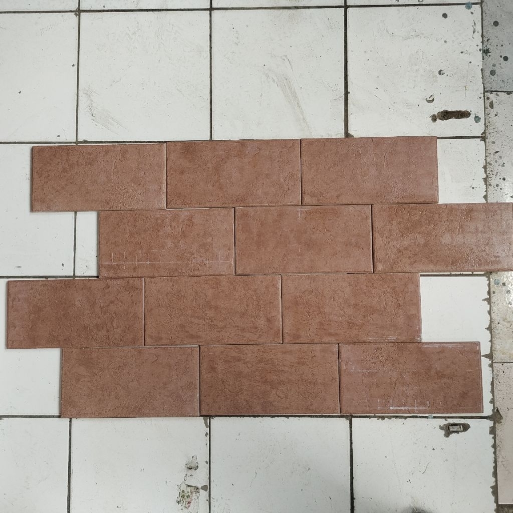 KERAMIK DINDING 15X30 MATT MERAH BATA