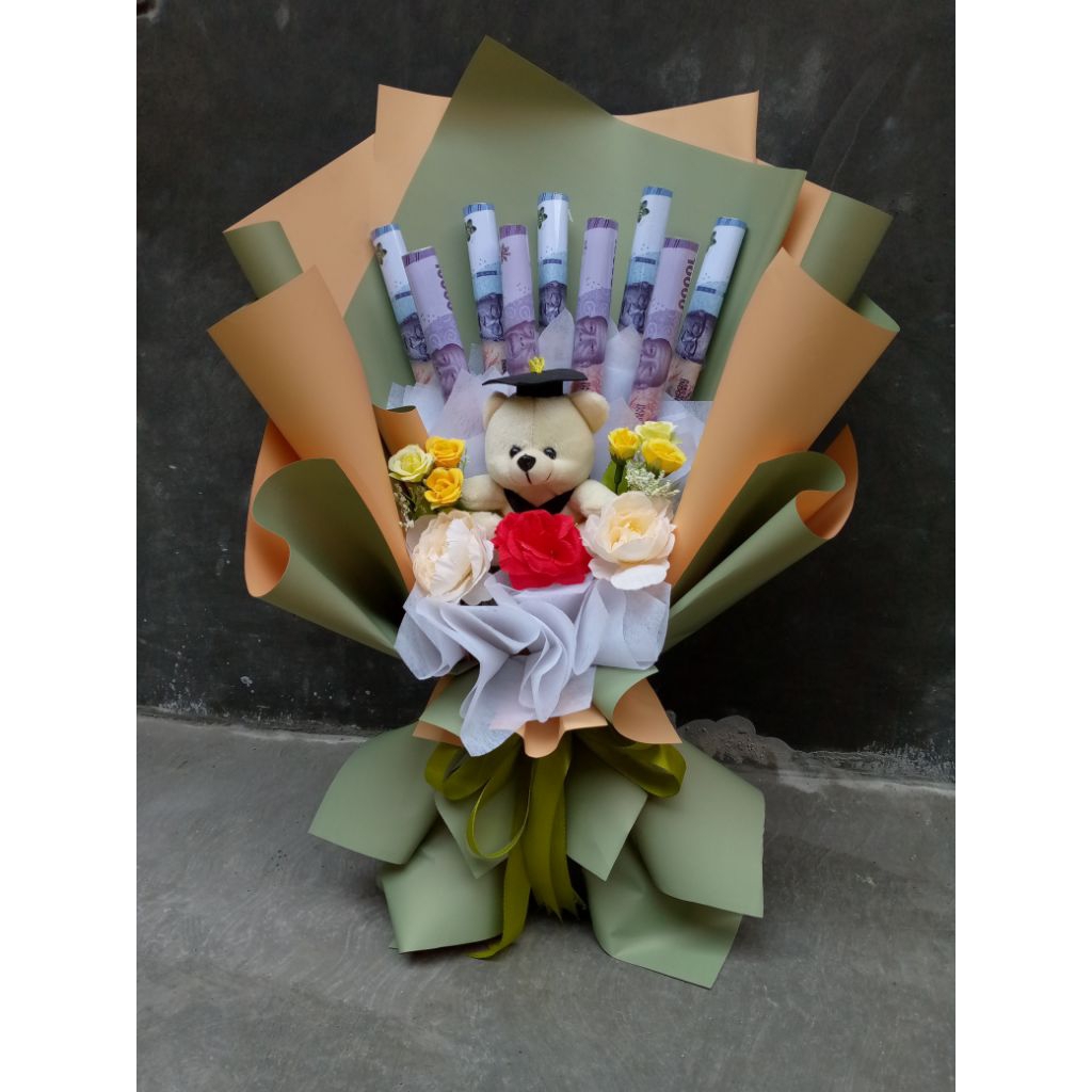 Buket wisuda dan uang replika