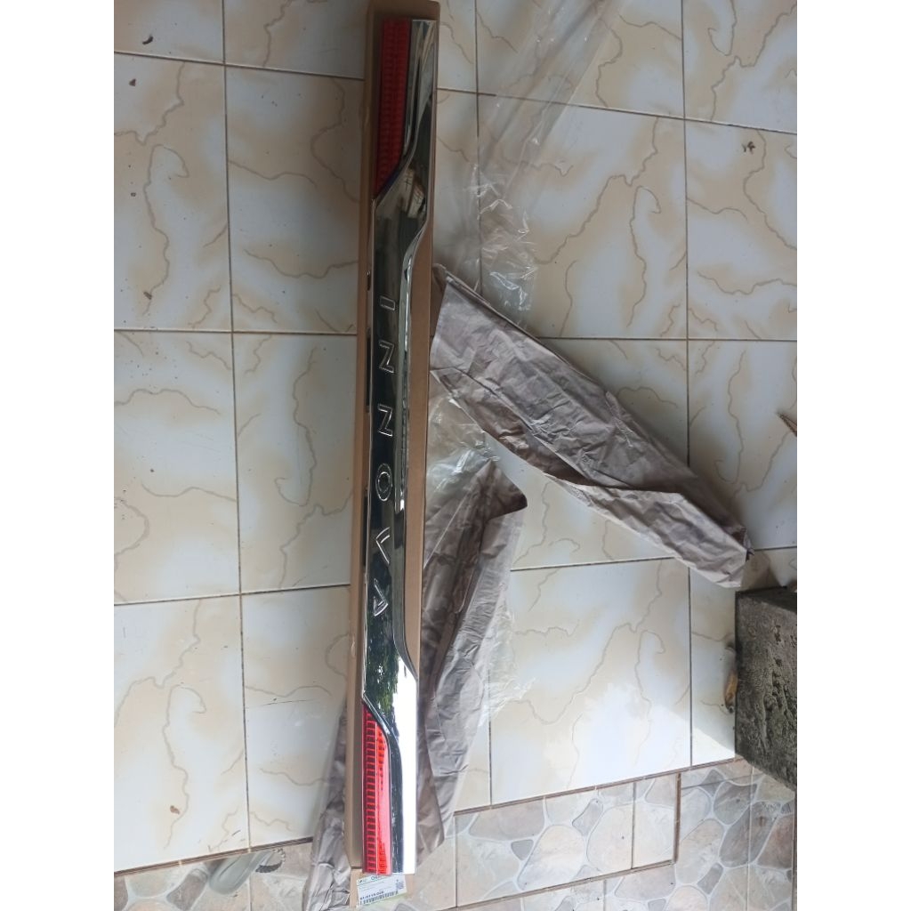 trunklid innova 2011-2015