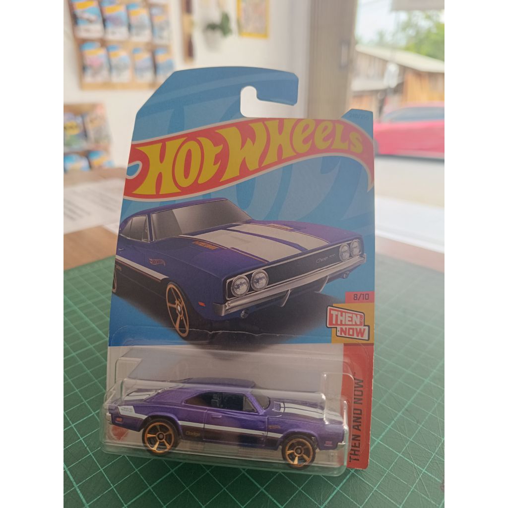 Hotwheels 69 Dodge Charger 500