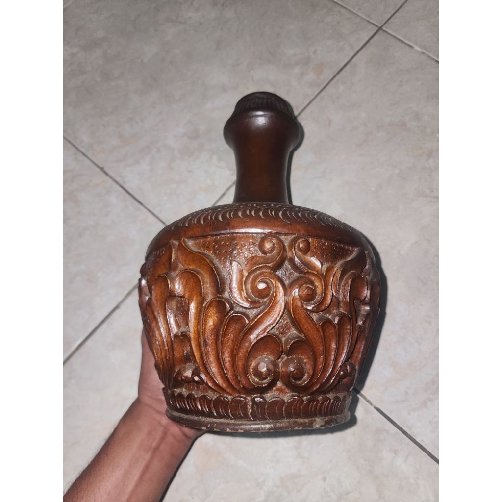 barang jadul vas guci atau lainnya antik dari kayu peninggalan
