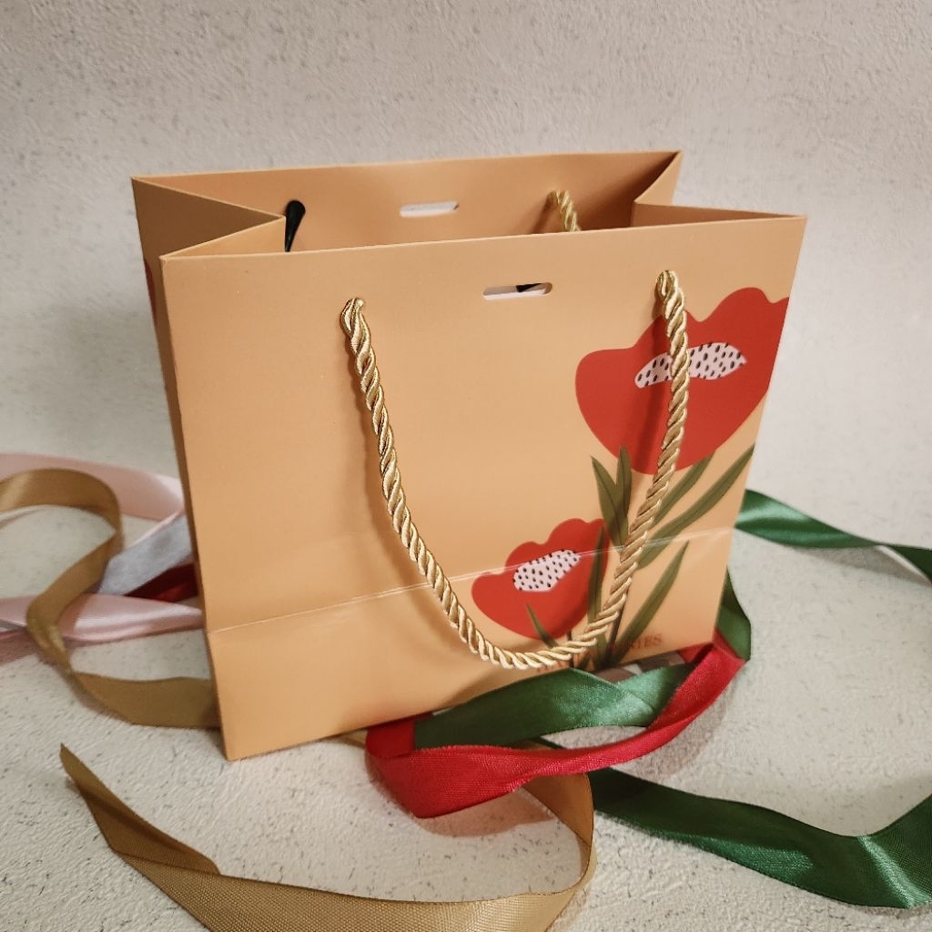 

Paperbag jogja / paperbag bingkisan / kado ultah jogja/ tas arisan/ tas souvenir/ tas ultah jogja