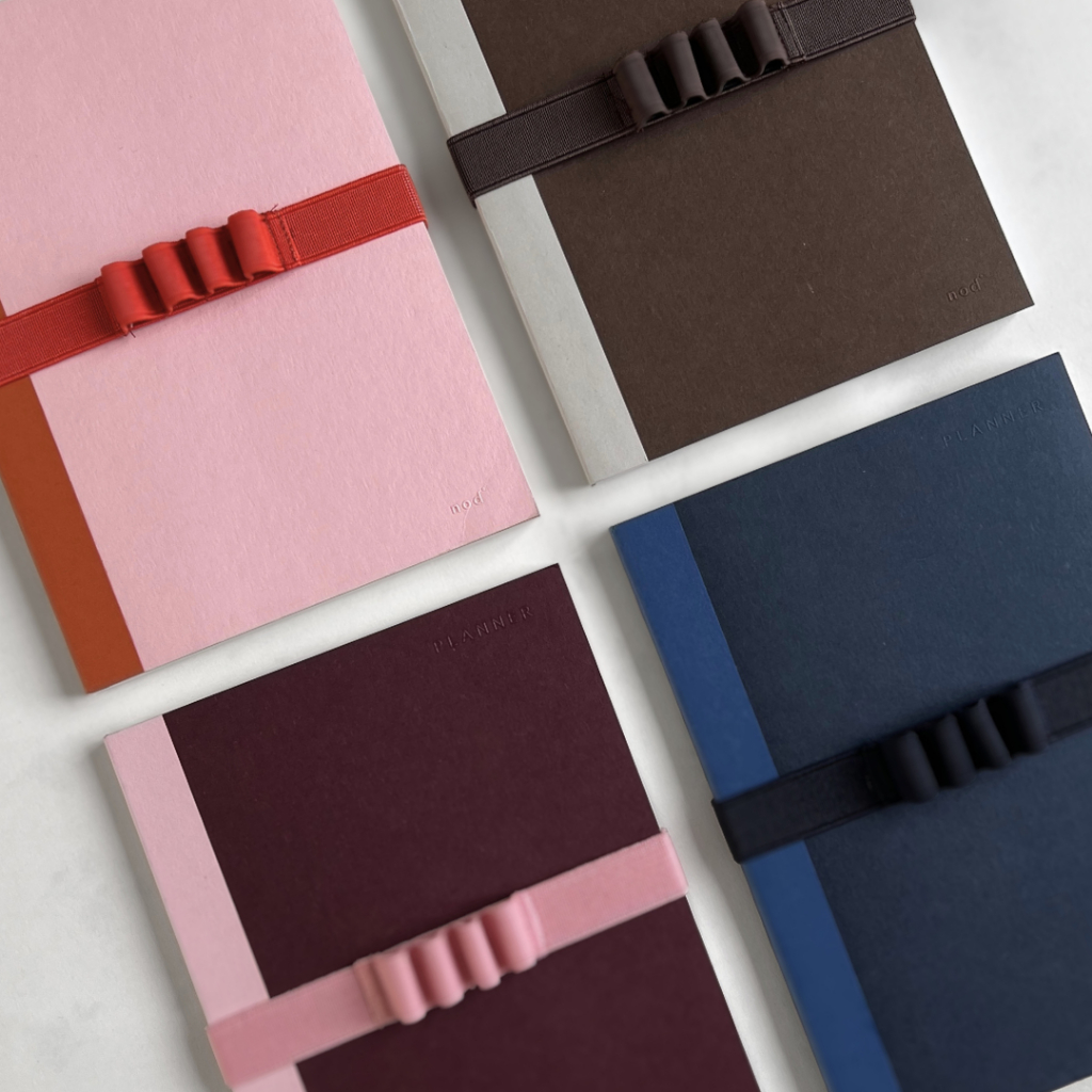 

The Nod Pen Strap | Book Band | Tempat Pensil Karet | Elastic Pen Band | Nod Paper Co.